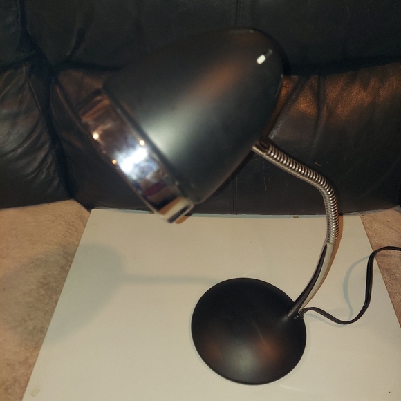 VINTAGE RETRO STYLE ADJUSTABLE GOOSE NECK  DESK OR READING LAMP - Picture 5 of 10